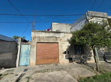 Casa · 130m² · 5 Ambientes · 1 Cochera · Inmueble Apto 2 Viviendas o Uso Mixto Sobre Pje Ruggieri 4600 (Francia y Coulin)