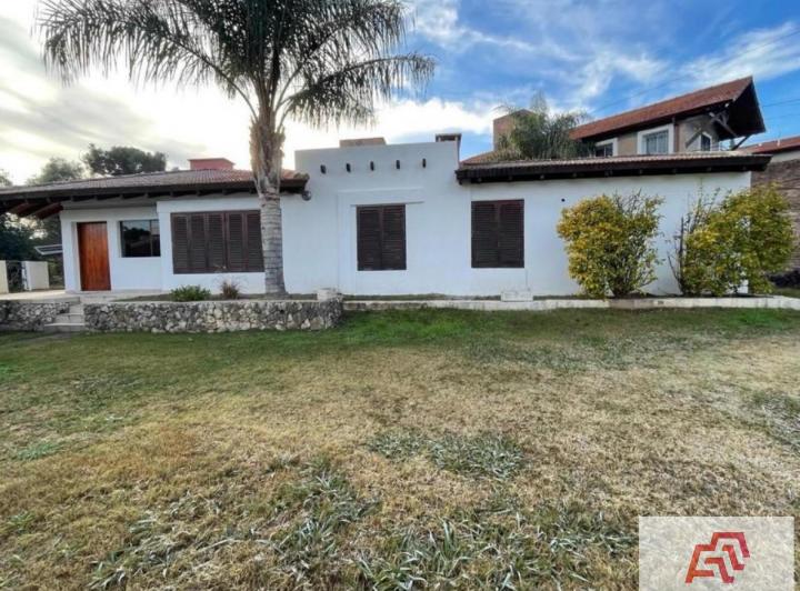 Casa · 200m² · 6 Ambientes · 2 Cocheras