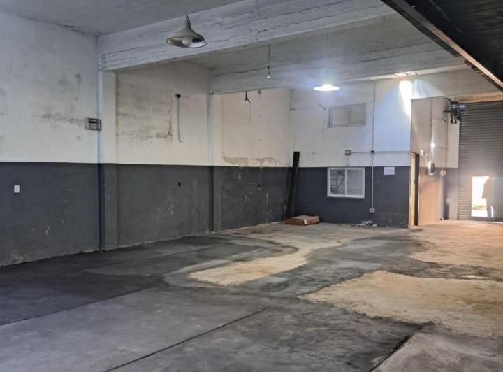 Bodega-Galpón · 300m² · 1 Ambiente · 1 Cochera