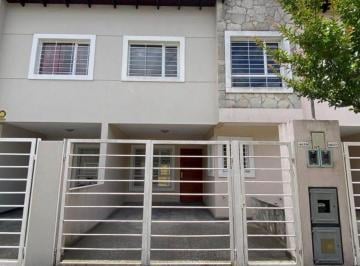 Casa de 4 ambientes, Mar del Plata · Duplex de 96 m² con 3 Dorm. y Patio en Alquiler en Estación Norte