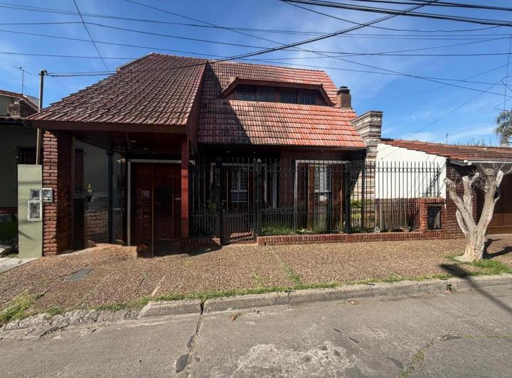 Casa · 120m² · 4 Ambientes · 2 Cocheras
