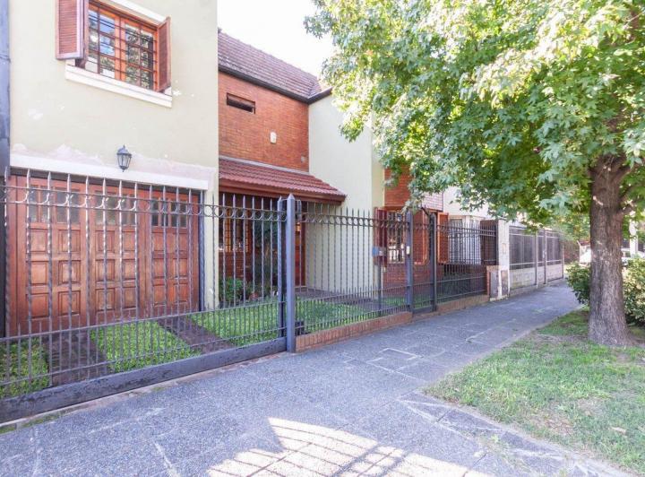 Casa · 120m² · 5 Ambientes · 2 Cocheras