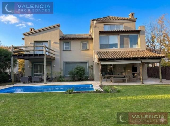 Casa · 288m² · 7 Ambientes · 2 Cocheras