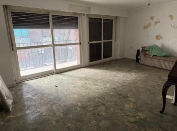 Departamento · 106m² · 4 Ambientes · 1 Cochera · Venta de Semipiso de 3 Dorm. + Dependencia, con Cochera en Palermo - ¡Para Reciclar!