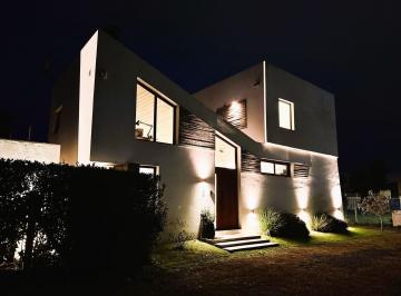 Casa · 175m² · 4 Ambientes · 2 Cocheras · Casa D Diseño Barrio Cerrado Villa Elisa 3 Dormit