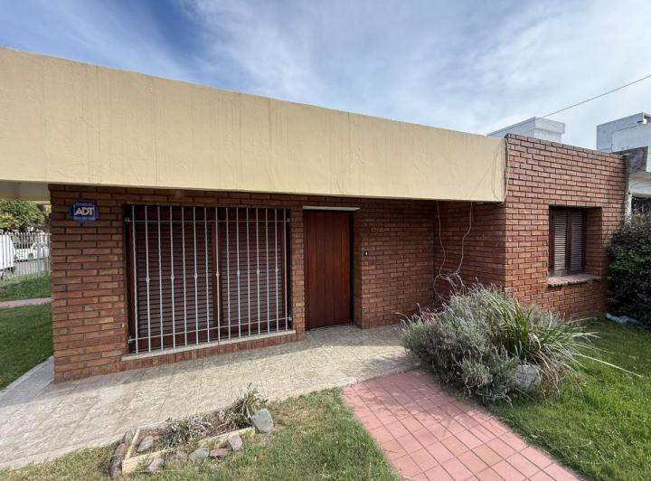 Casa · 180m² · 9 Ambientes · 2 Cocheras