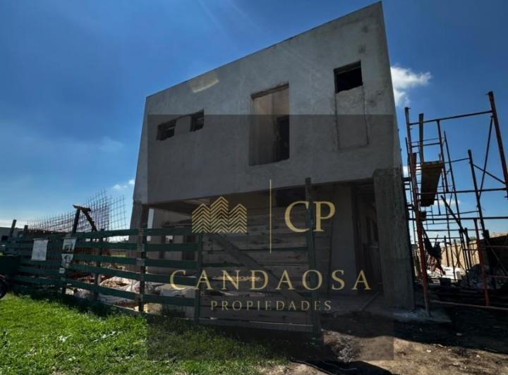 Casa · 114m² · 4 Ambientes · 2 Cocheras