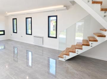 Casa · 152m² · 5 Ambientes · 1 Cochera · Casa en Tierra de Sueños 3