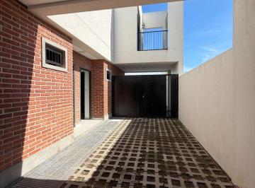Casa de 3 ambientes, La Plata · Duplex en Olmos Alquiler Calle 200 y 47. - 2 Dorm.