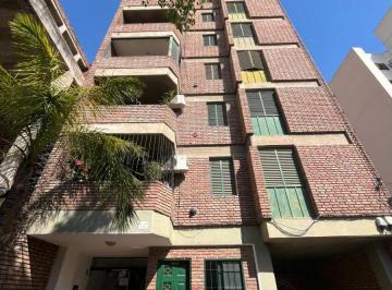 Departamento de 2 ambientes, Córdoba · Departamento en Alquiler de 1 Dormitorio con Cochera – Barrio Alberdiubicación: Caseros 1061 – 9.º
