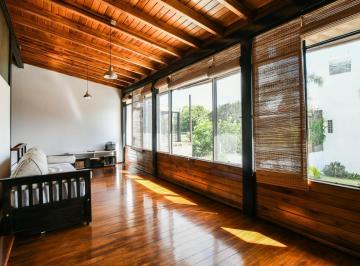 Casa · 214m² · 8 Ambientes · 1 Cochera · Casa en Venta Arroyito Jardín Tres Dorm.
