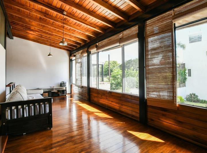 Casa · 214m² · 8 Ambientes · 1 Cochera