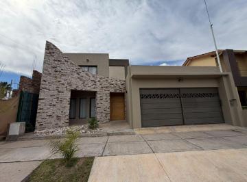 Casa de 7 ambientes, Maipú · Alquiler Casa Barrio Furlotti