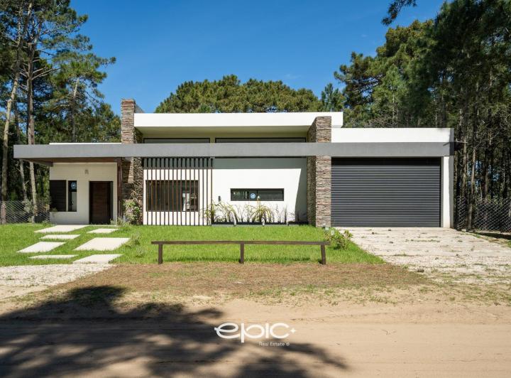 Casa · 160m² · 5 Ambientes · 1 Cochera