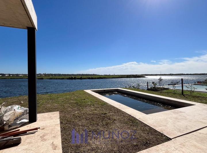 Casa · 267m² · 6 Ambientes · 5 Cocheras