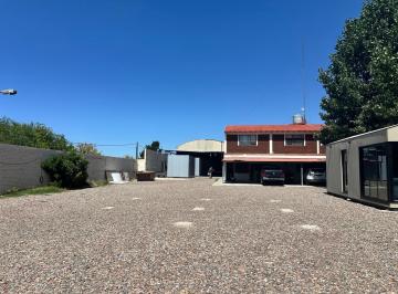 Bodega-Galpón · 1300m² · 1 Dormitorio · 3 Cocheras · Galpón en Alquiler Lujan de Cuyo