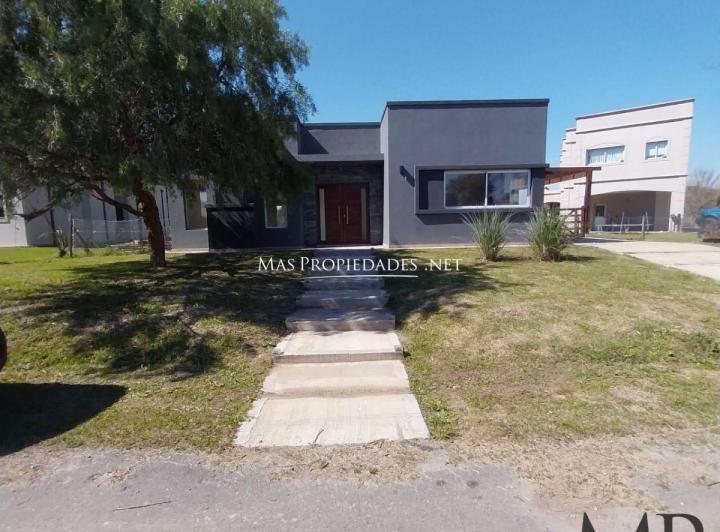 Casa · 145m² · 4 Ambientes · 2 Cocheras