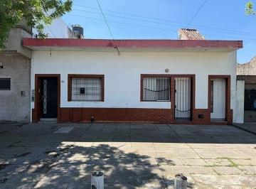 Casa de 6 ambientes, La Matanza · Vivienda Multifamiliar - PH Frente 2 Amb + PH Fondo 4 Amb - Lote 10 X 21.79 –