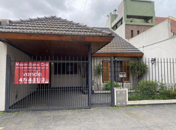 Casa · 230m² · 5 Ambientes · 1 Cochera