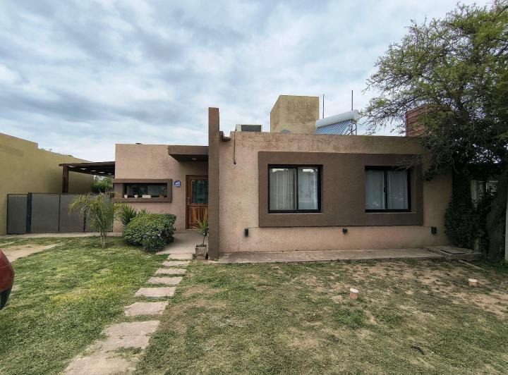Casa · 95m² · 4 Ambientes · 1 Cochera