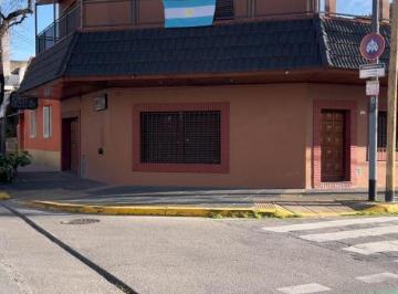 Casa · 205m² · 5 Ambientes · 1 Cochera · Casa 5 Amb en Venta en Esquina Villa Lugano
