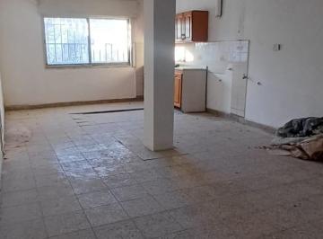 Casa · 110m² · 4 Ambientes · Oportunidad! Casa a Refaccionar con Terreno Amplio!