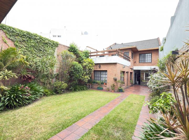Casa · 190m² · 5 Ambientes · 2 Cocheras