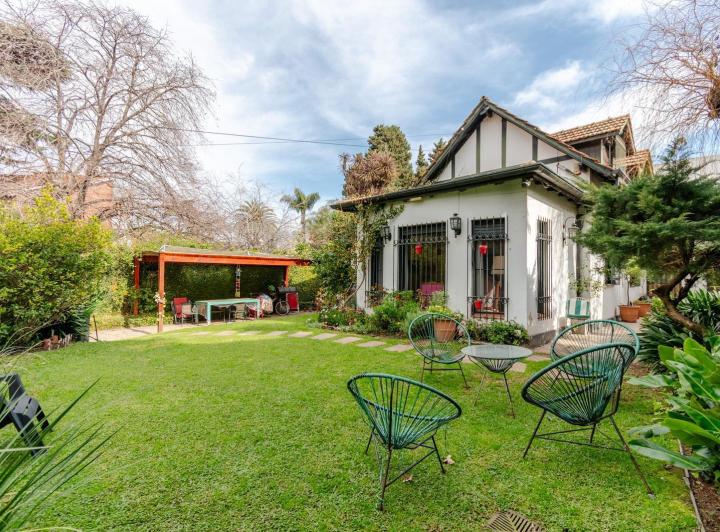 Casa · 362m² · 9 Ambientes · 3 Cocheras
