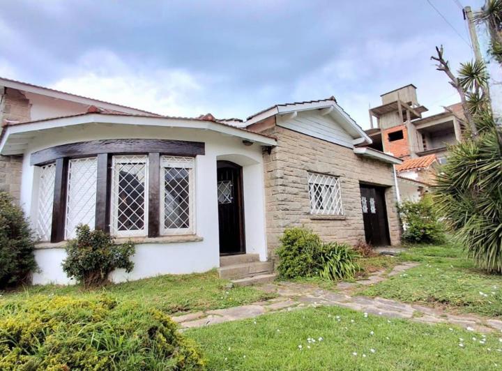 Casa · 120m² · 3 Ambientes · 2 Cocheras
