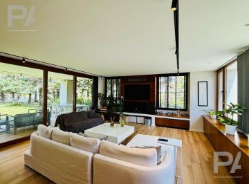 Casa · 256m² · 6 Ambientes · 2 Cocheras · Casa en Lomas de City Bell - Club de Campo