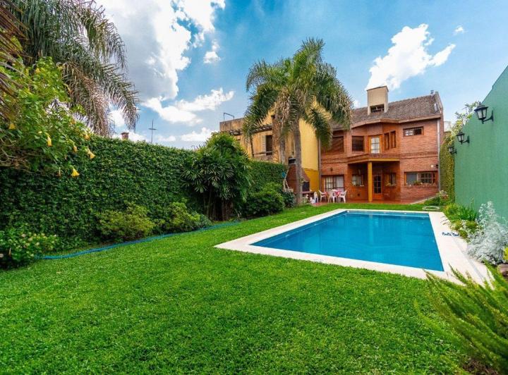 Casa · 322m² · 4 Ambientes · 2 Cocheras