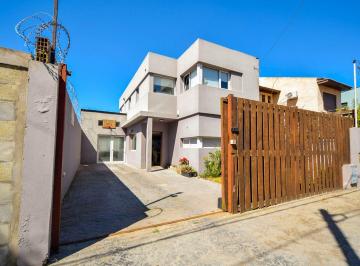 Casa · 138m² · 3 Ambientes · 1 Cochera · Casa 3 Ambientes Excelente Estado con Pileta