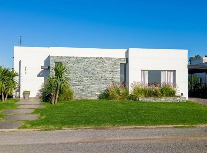 Casa · 140m² · 4 Ambientes · 2 Cocheras
