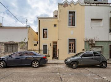 Casa · 125m² · 4 Ambientes · Venta - Casa - Floresta - 4 Ambientes - Lote Propio - Apto Credito - Patio