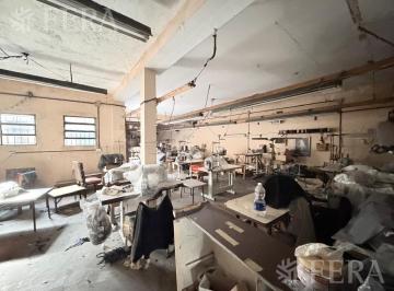 Bodega-Galpón · 219m² · 1 Cochera · Venta Casa con Galpón en Quilmes Oeste