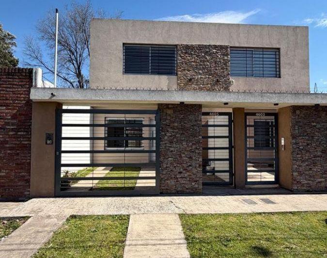 Casa · 79m² · 3 Ambientes · 1 Cochera