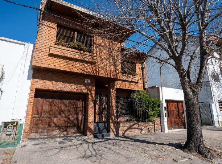Casa · 236m² · 7 Ambientes · 2 Cocheras