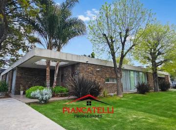 Casa · 380m² · 6 Ambientes · 8 Cocheras · Casa en Alquiler / Alquiler Temporal (Diciembre - Enero - Febrero) en San Diego Country Club