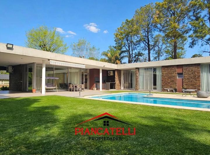 Casa · 380m² · 6 Ambientes · 8 Cocheras