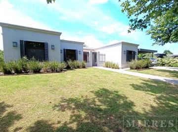 Casa · 218m² · 5 Ambientes · 2 Cocheras · Casa en Alquiler Temporario en Estancias del Pilar