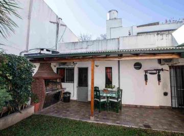 Casa · 120m² · 4 Ambientes · 1 Cochera · Venta Casa con Jardín y Terraza V Pueyrredon!