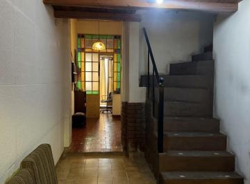 Casa · 127m² · 3 Dormitorios · 1 Cochera · Venta de Casa a Refaccionar en Candioti Sur, Ciudad de Santa Fe