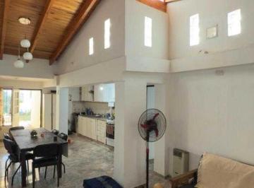 Casa · 220m² · 6 Ambientes · 1 Cochera · Hermosa Casa en Venta en B° Poeta Lugones