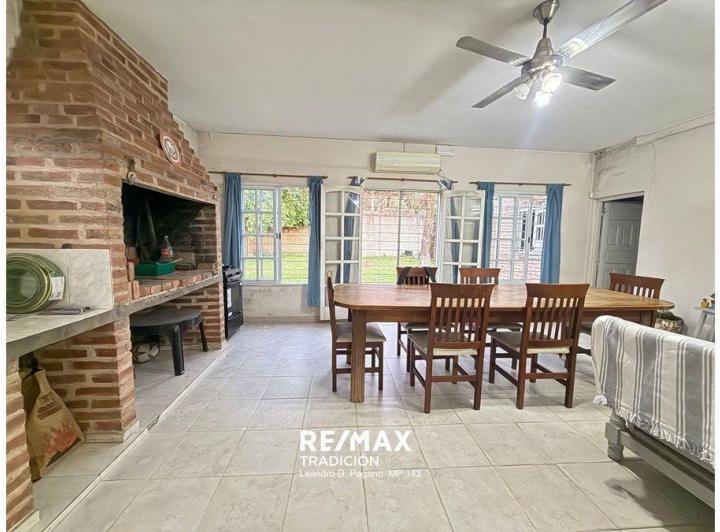 Casa · 200m² · 3 Ambientes · 2 Cocheras