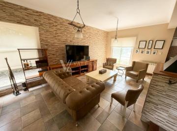 Casa · 209m² · 5 Ambientes · 1 Cochera · Casa en Venta, 4 Dorm, Pileta Barrio Galapagos, Pilar, Excelente Acceso y Amenities. Restaurante