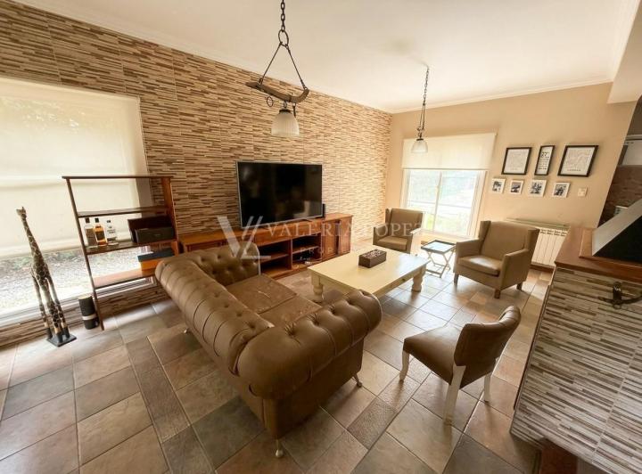 Casa · 209m² · 5 Ambientes · 1 Cochera