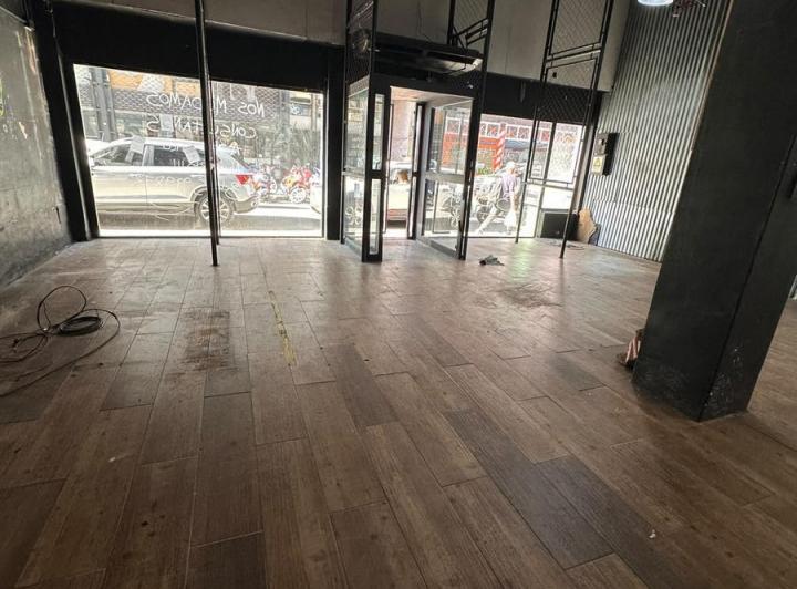 Local comercial · 182m²