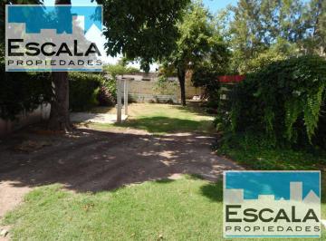 Casa · 100m² · 4 Ambientes · 2 Cocheras · Casa 2 Dorm. en Alquiler con Jardin Cochera Patio
