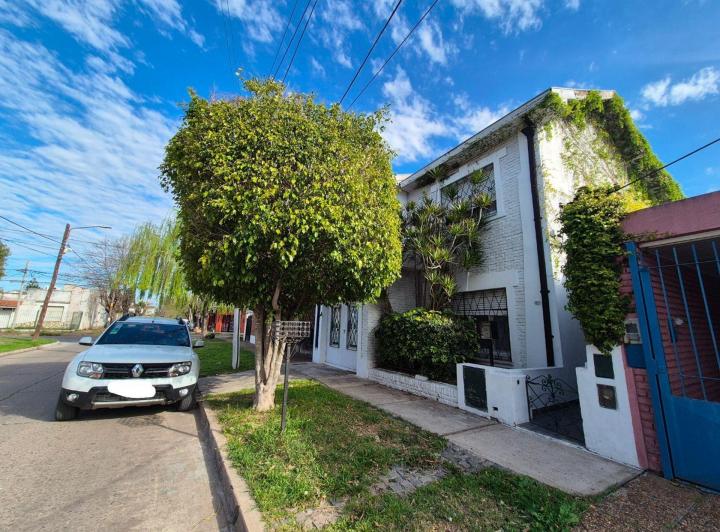 Casa · 130m² · 6 Ambientes · 1 Cochera