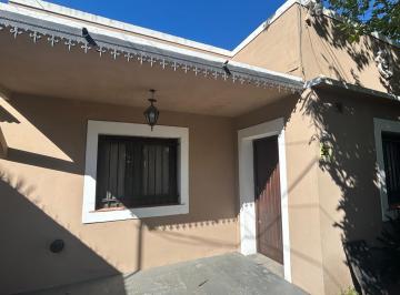Casa · 80m² · 4 Ambientes · 1 Cochera · Casa en Martinez